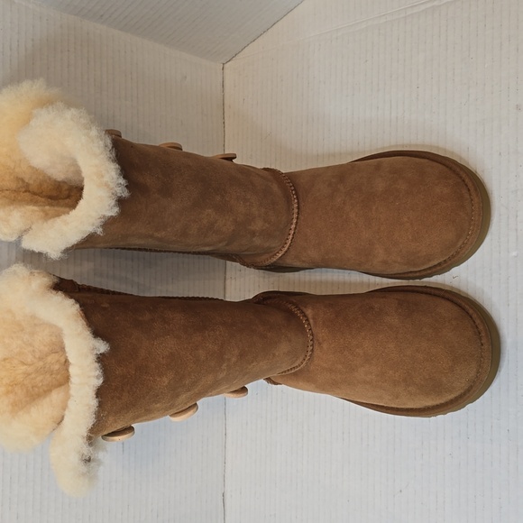 SOLD on eBay!! UGG Australia Classic Tall Bailey Button Triplet Shearling Size 4 - Picture 4 of 12